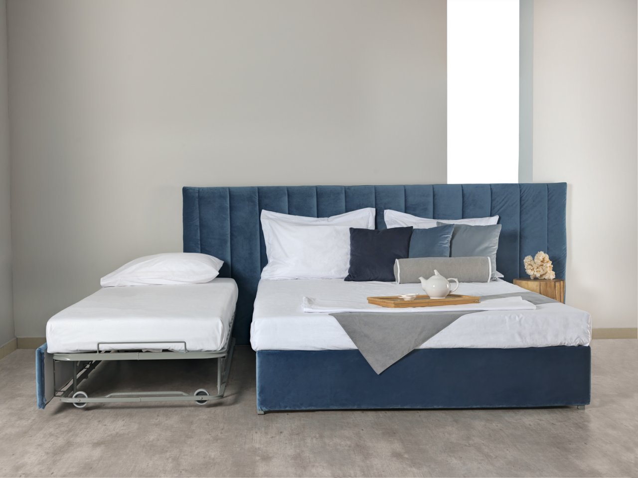 Σταθερό μεταλλικό κρεβάτι Poseidon με τροχήλατο μονό κρεβάτι